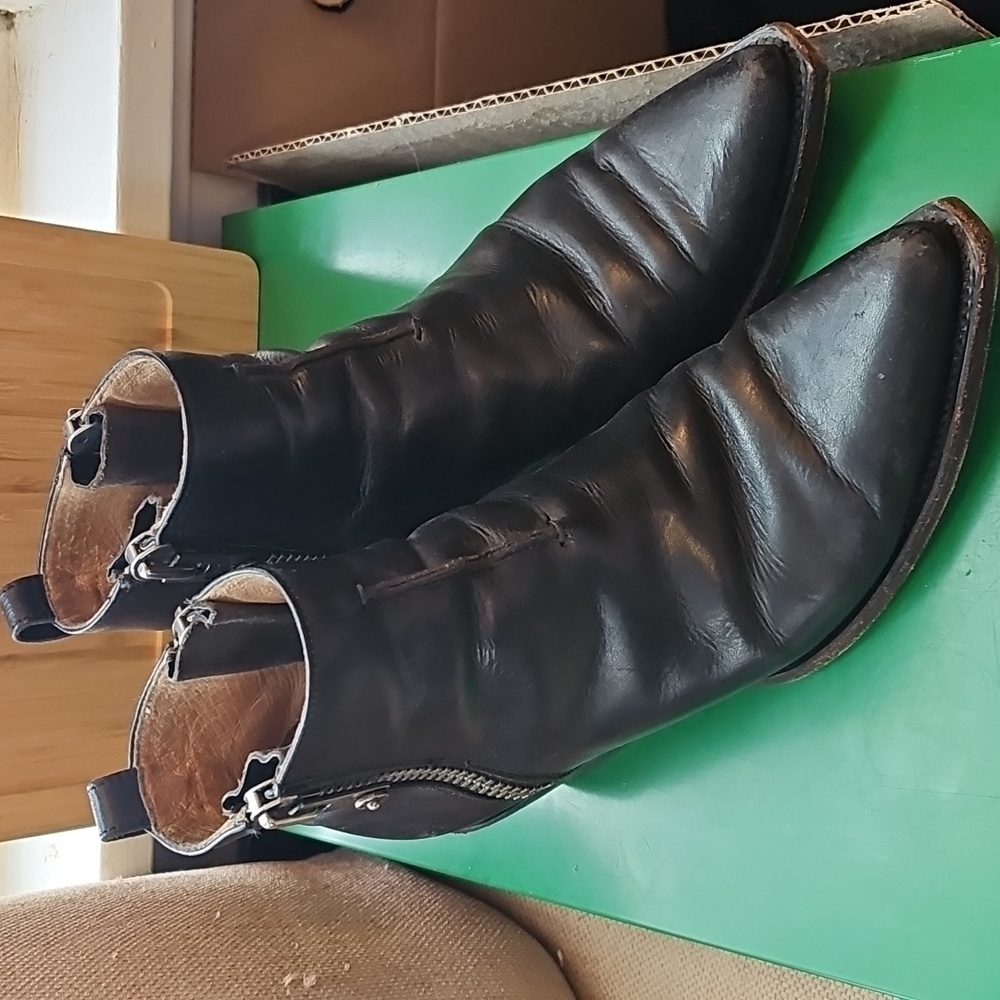 Frye All Leather Rugged Side Zips Black Ankle Boots Sacha Moto Shortie Size 8